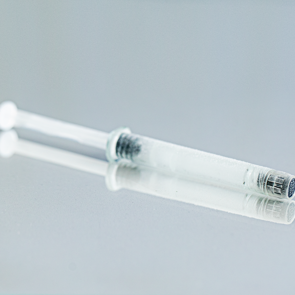 A close-up image of SCHOTT TOPPAC® freeze, a syringe capable of withstanding deep-cold temperatures down to -100°C