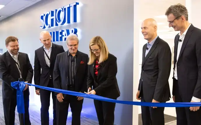 SCHOTT executives and Phonix Mayor cutting ribbon for grand opening of SCHOTT MINIFAB facility in Phoenix, AZ