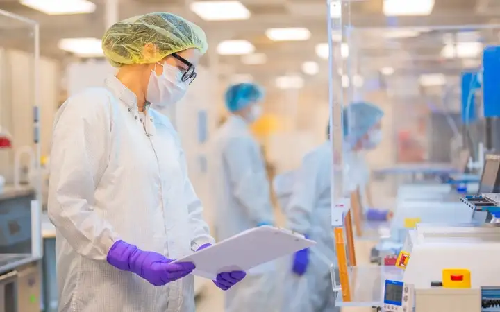 Cleanroom technician working in a laboratory