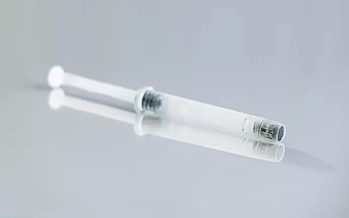 Weiße SCHOTT TOPPAC® freeze Polymerspritze