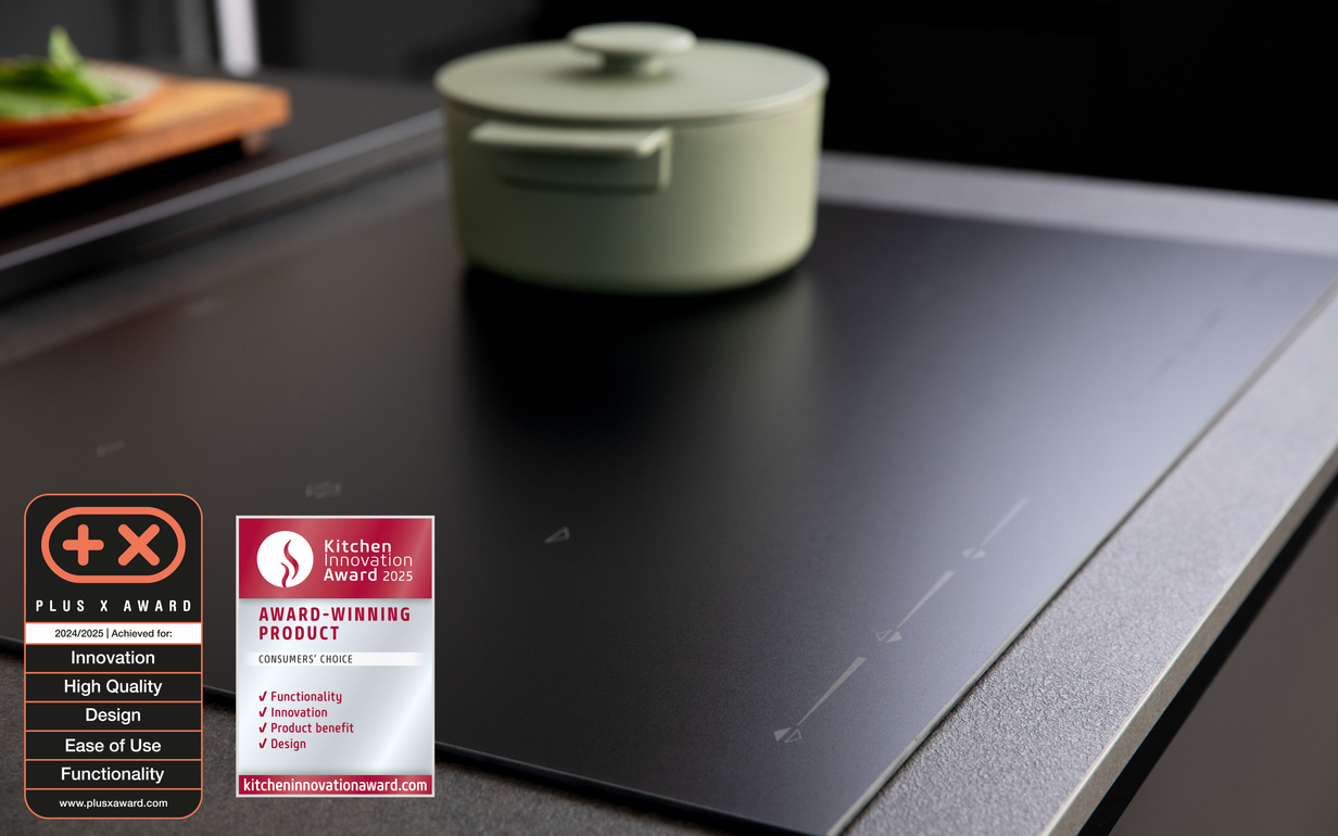 Finger taps on the control element of the matt CERAN® cooktop.
