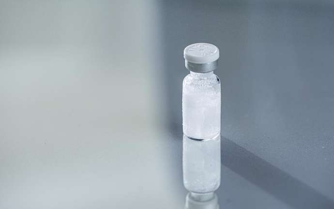 Die EVERIC® freeze Fläschchen von SCHOTT Pharma schützen tiefgekühlte Medikamente. 