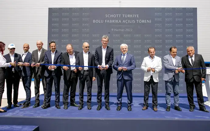 Group at the inauguration of the new flat glass production facility in Turkey. 