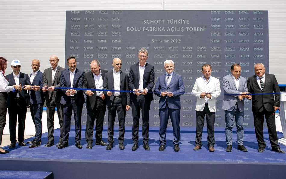 Group at the inauguration of the new flat glass production facility in Turkey.	