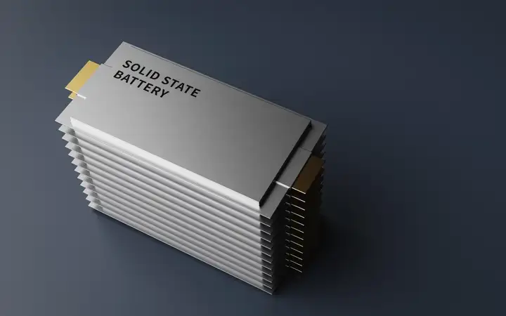A battery with solid electrolyte 