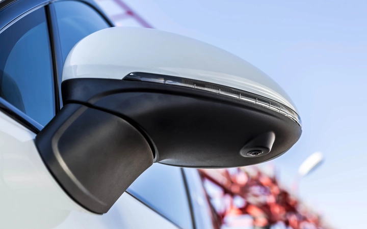 Vehicle wing mirror fitted with small camera