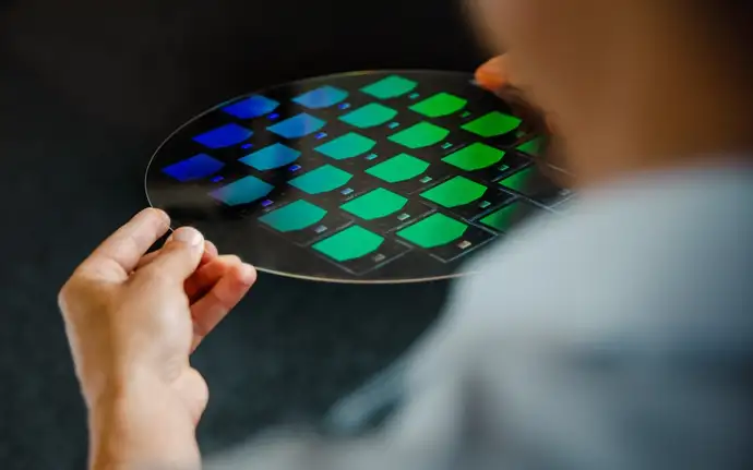 Diffractive waveguide wafer from SCHOTT