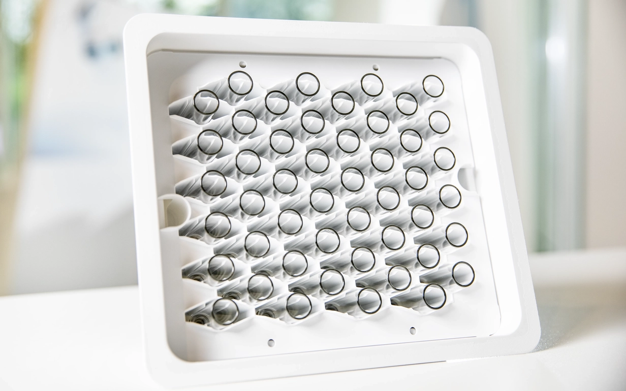 容器中的免洗免灭卡式瓶