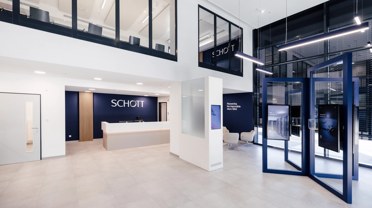 A view of SCHOTT's modern entrance area in Landshut.