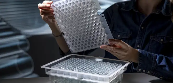 Optimized polymer syringe nest design for operational efficiency