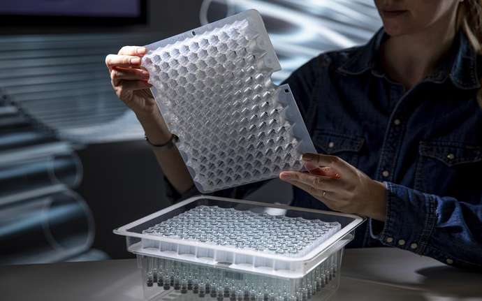 The new nest design from SCHOTT Pharma with 160 prefillable polymer syringes.