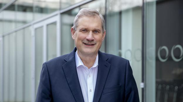 Dr. Heinricht, Chairman of the Management Board SCHOTT