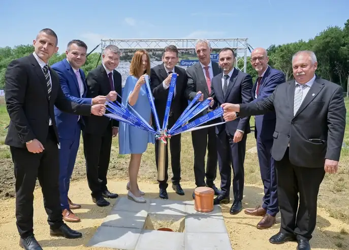 SCHOTT Pharma Management burries time capsule at the groundbreaking event for a new cartridge facility in Hungary.