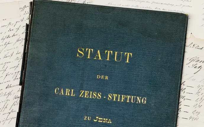 première de couverture du statut de la Carl-Zeiss-Stiftung