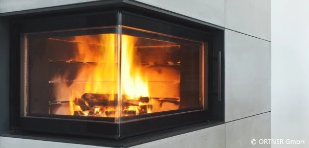 Close up of indoor fireplace with SCHOTT ROBAX® angular bent fire-viewing panel