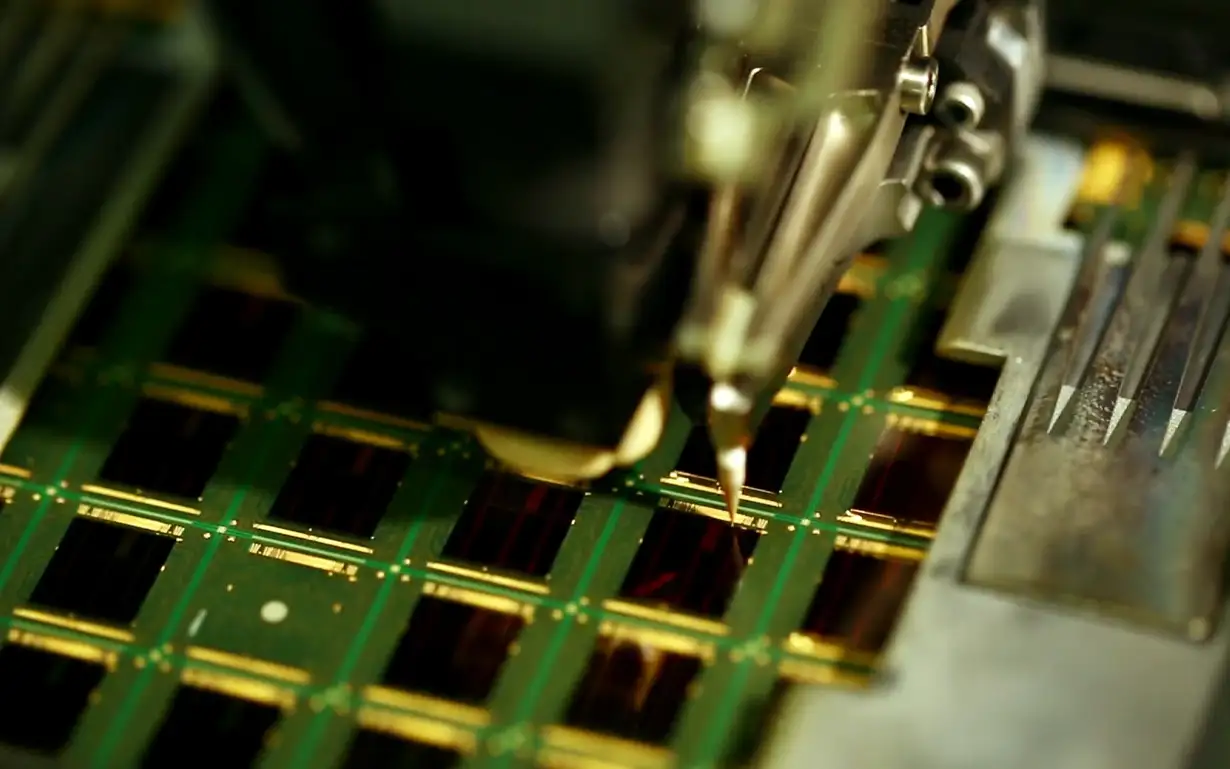 Working machines in a factory