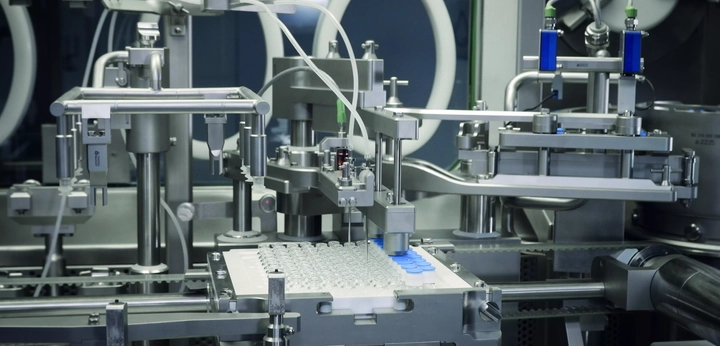 Flex Filling Line with vials in a nest