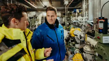 Matthias Kaffenberger in the H2 control station at the SCHOTT facility in Mainz