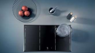Top view of a CERAN Luminoir™ glass-ceramic cooktop, with pan of boiling water