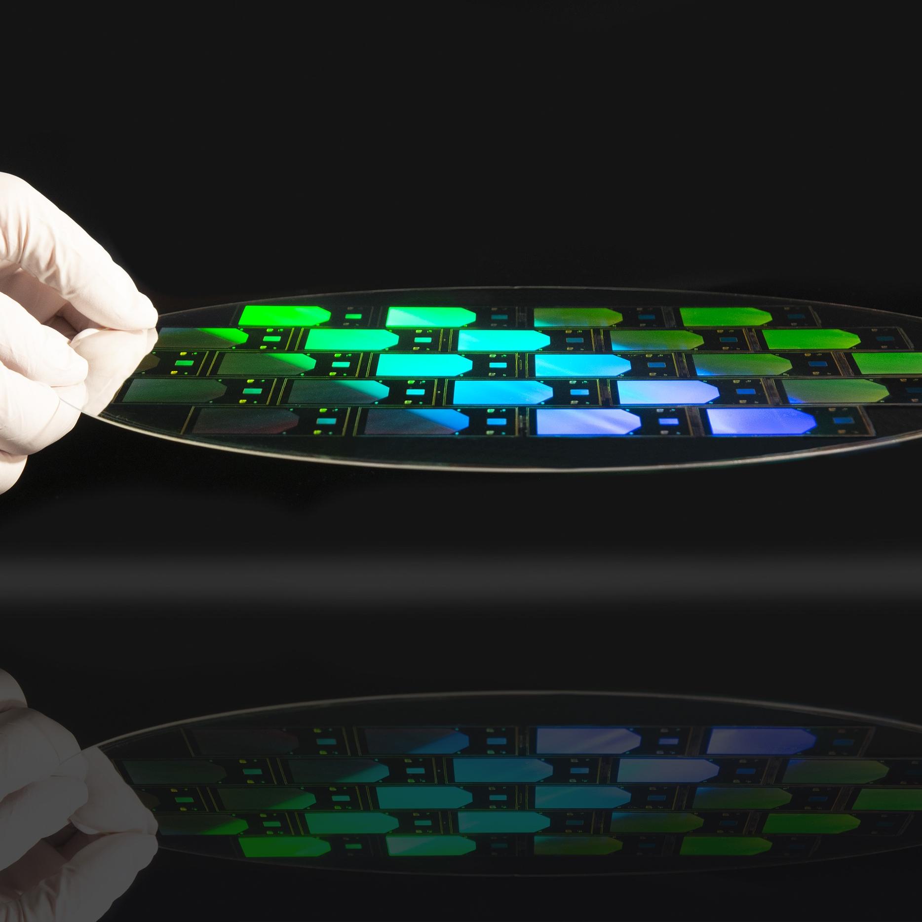 SCHOTT RealView glass wafer for augmented and mixed reality