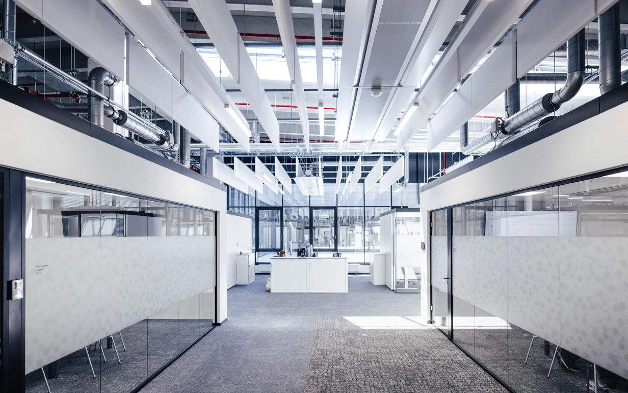 Open and connected: SCHOTT's modern office spaces in Landshut.