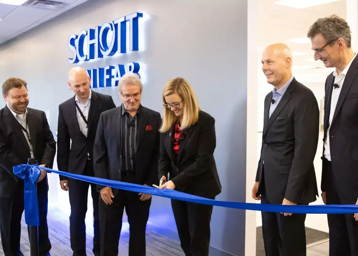 SCHOTT executives and Phonix Mayor cutting ribbon for grand opening of SCHOTT MINIFAB facility in Phoenix, AZ