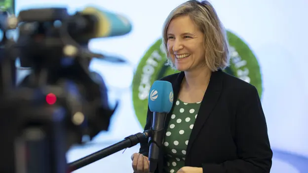 莱茵兰-普法尔茨州气候保护、环境、能源及交通部长卡特琳·埃德尔（Katrin Eder） 在新闻发布会上