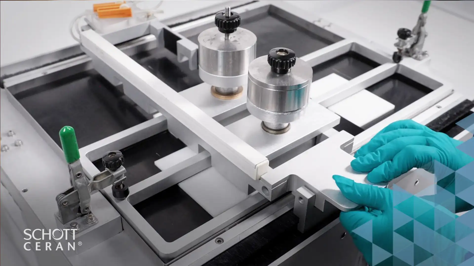 SCHOTT_YT_Thumbnail_CERAN matte line_Laboratory test.png