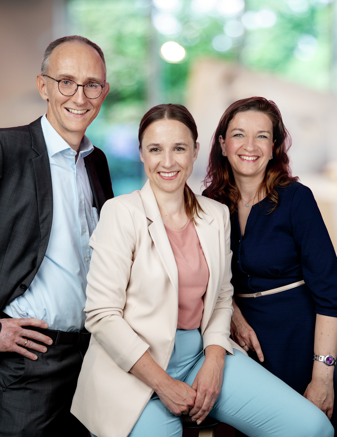 Andreas Langsdorf 博士、Diana Löber 和 Stephanie Mangold 的合照