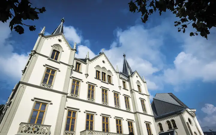 Exterior shot of Château de l’Aile, Vevey, Switzerland with SCHOTT RESTOVER® glass for restoration 