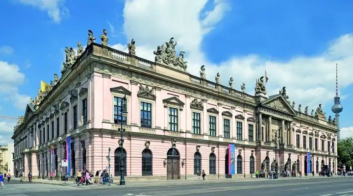 Exterior of the German Historical Museum in Berlin with windows made from RESTOVER® glass for restoration