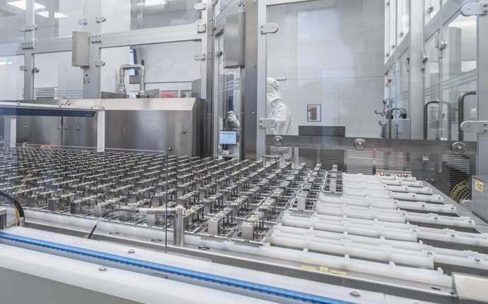  Production line of polymer syringes in a cleanroom