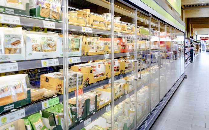 SCHOTT Termofrost glass doors retrofitted in supermarket chiller cabinet
