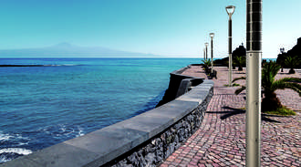 Row of solar-powered lights along a coastal path ©FlexSol